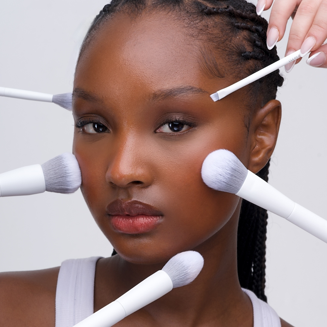 ISOCLEAN MAKE-UP BRUSHBOX – 12-TEILIGE CREATOR-BÜRSTENKOLLEKTION